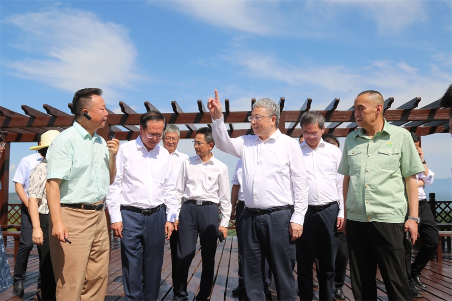 2024.06.23全國(guó)政協(xié)副主席、民盟中央常務(wù)副主席、中國(guó)科學(xué)院院士、清華大學(xué)副校長(zhǎng)王光謙蒞臨金徽股份視察.jpg
