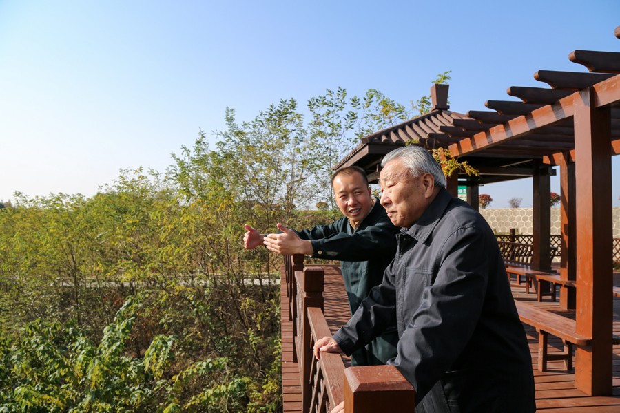 21-2019年10月，國(guó)家水利部原副部長(zhǎng)王守強(qiáng)參觀金徽股份時(shí)盛贊：金徽股份是綠色礦山、文明礦山、美麗礦山。.jpg