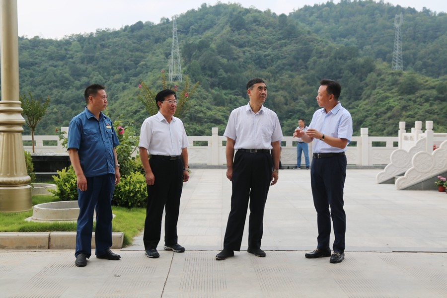 24-2018年8月，全省綠色礦山建設(shè)現(xiàn)場(chǎng)會(huì)在金徽股份召開，時(shí)任副省長(zhǎng)李斌出席會(huì)議并做重要講話。.jpg