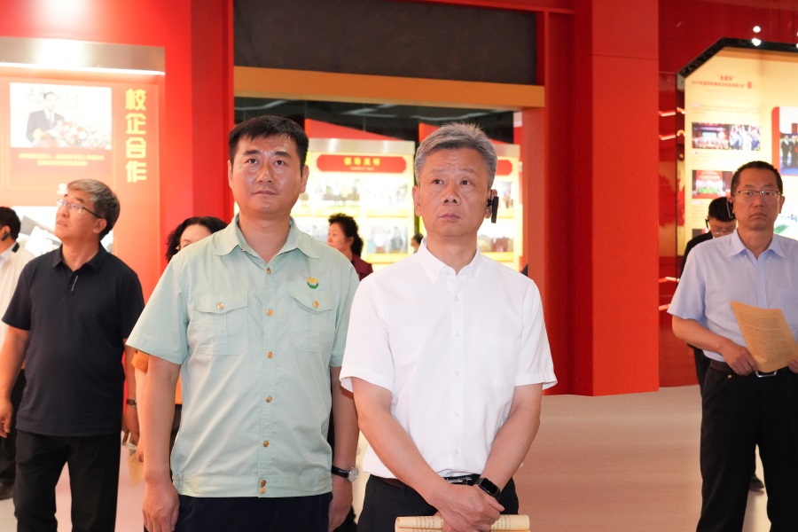 2024.06.23全國(guó)政協(xié)委員、省政協(xié)副主席、民盟甘肅省委會(huì)主委劉仲奎蒞臨金徽股份調(diào)研.jpg